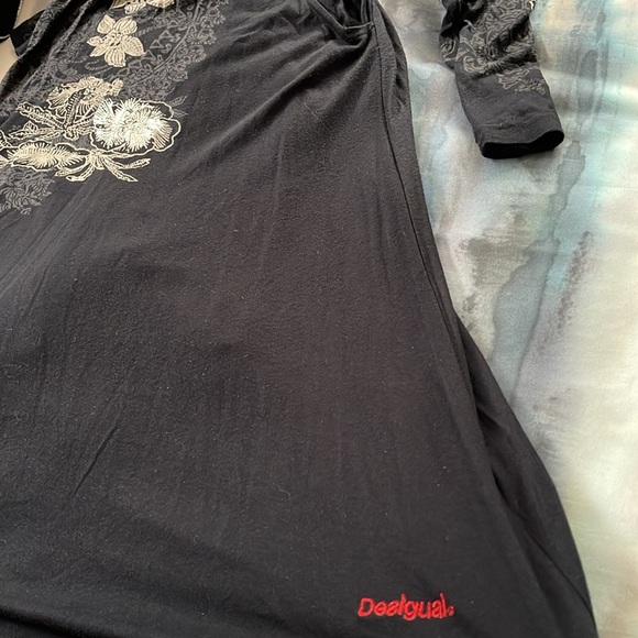 Desigual dress size small. V-neck with tie-back - Picture 7 of 11